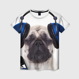Женская футболка 3D с принтом Мопс в наушниках в Белгороде, 100% полиэфир ( синтетическое хлопкоподобное полотно) | прямой крой, круглый вырез горловины, длина до линии бедер | дворняжка | домашние животные | любимец | мопс | пес | песик | питомец | собака | собачка