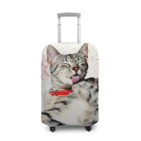 Чехол для чемодана 3D с принтом Кошка в Белгороде, 86% полиэфир, 14% спандекс | двустороннее нанесение принта, прорези для ручек и колес | cat | collar | heel | licking | lying | red | striped | кошка | красный | лежит | лижет | ошейник | полосатая | пятка