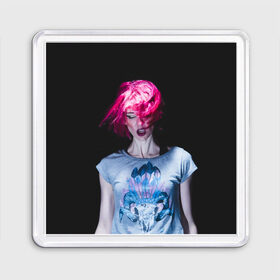 Магнит 55*55 с принтом девушка с розовыми волосами в Белгороде, Пластик | Размер: 65*65 мм; Размер печати: 55*55 мм | волосы | девушка | мода | парик | перья | розовый | стиль | череп | этника | этно