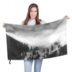 Флаг 3D с принтом Туманный лес в Белгороде, 100% полиэстер | плотность ткани — 95 г/м2, размер — 67 х 109 см. Принт наносится с одной стороны | бор | деревья | дым | елки | лес | природа | туман | чб | черно белое