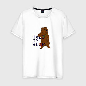 Мужская футболка хлопок с принтом HOLD MY BEAR в Белгороде, 100% хлопок | прямой крой, круглый вырез горловины, длина до линии бедер, слегка спущенное плечо. | beer | hold | my. bear | забавно | медведь | мем
