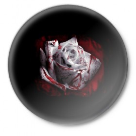 Значок с принтом Кровавая роза в Белгороде,  металл | круглая форма, металлическая застежка в виде булавки | брызги | кровавая роза | кровь | роза | цветы