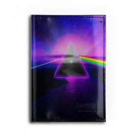 Обложка для автодокументов с принтом PINK FLOYD в Белгороде, натуральная кожа |  размер 19,9*13 см; внутри 4 больших “конверта” для документов и один маленький отдел — туда идеально встанут права | Тематика изображения на принте: music | pink floyd | the dark side of the moon | космос | луна | музыка | пинк флойд | призма | рок | треугольник | триангулярная призма