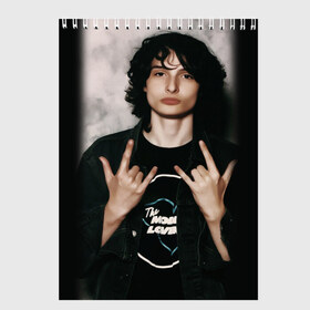 Скетчбук с принтом finn wolfhard в Белгороде, 100% бумага
 | 48 листов, плотность листов — 100 г/м2, плотность картонной обложки — 250 г/м2. Листы скреплены сверху удобной пружинной спиралью | finn wolfhard | очень странные дела | финн вулфард