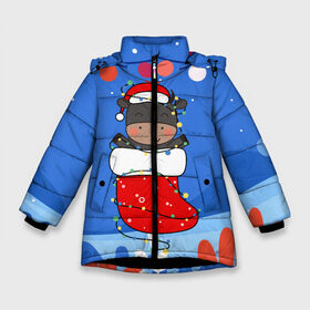 Зимняя куртка для девочек 3D с принтом Бык в новогоднем носке в Белгороде, ткань верха — 100% полиэстер; подклад — 100% полиэстер, утеплитель — 100% полиэстер. | длина ниже бедра, удлиненная спинка, воротник стойка и отстегивающийся капюшон. Есть боковые карманы с листочкой на кнопках, утяжки по низу изделия и внутренний карман на молнии. 

Предусмотрены светоотражающий принт на спинке, радужный светоотражающий элемент на пуллере молнии и на резинке для утяжки. | 2021 | 7 января | bull | newyear | santa | бык | быки | бычок | год быка | дед мороз | корова | новогодние каникулы | новогодние праздники | новый 2021 | новый год | новый год 2021 | рождество | сани | санта | санта клаус