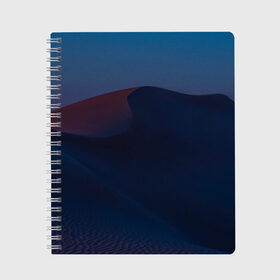 Тетрадь с принтом Ночная пустыня дюна на рассвете в Белгороде, 100% бумага | 48 листов, плотность листов — 60 г/м2, плотность картонной обложки — 250 г/м2. Листы скреплены сбоку удобной пружинной спиралью. Уголки страниц и обложки скругленные. Цвет линий — светло-серый
 | Тематика изображения на принте: desert | dune | night | sunrise | sunset | барханы | дюна | закат | ночь | песок | пустыня | рассвет